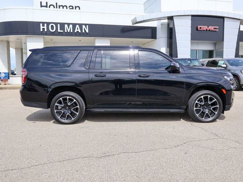 Used 2023 Chevrolet Suburban RST AWD/4WD image 2