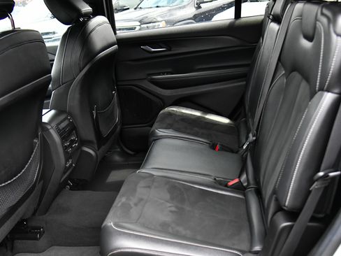 Used 2024 Jeep Grand Cherokee L Laredo AWD/4WD image 39
