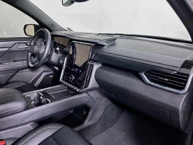 Used 2024 GMC Acadia Elevation w/ Luxury Package FWD image 41