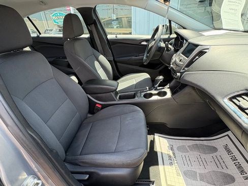 Used 2019 Chevrolet Cruze LT w/ Convenience Package FWD image 15