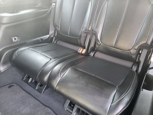 Used 2023 Jeep Grand Cherokee L Limited w/ Luxury Tech Group II RWD image 35