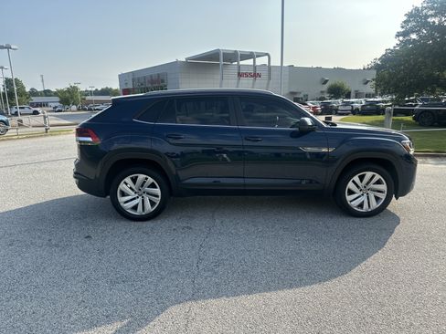 Used 2022 Volkswagen Atlas Cross Sport SE AWD/4WD image 4