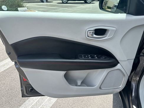 Used 2018 Jeep Compass Limited w/ Navigation Group FWD image 13