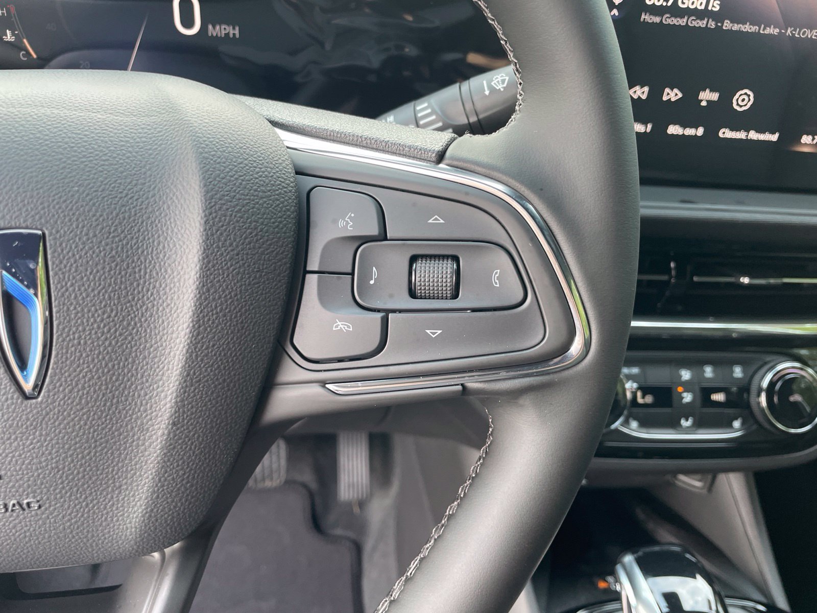 New 2026 Buick Envista Sport Touring w/ Convenience I Package FWD image 25