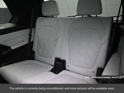 Used 2023 BMW X7 xDrive40i w/ Executive Package image 19