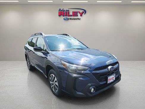 Used 2025 Subaru Outback Premium image 7