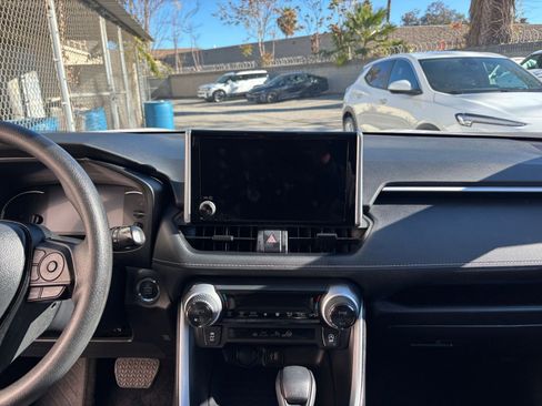 Used 2025 Toyota RAV4 XLE image 18