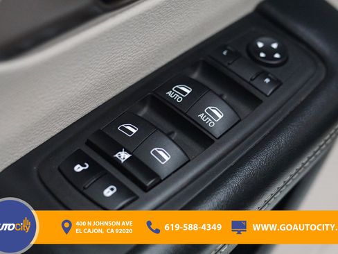 Used 2023 Chrysler Voyager LX image 17