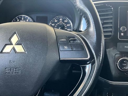 Used 2018 Mitsubishi Outlander FWD image 11