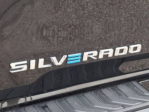 Used 2024 Chevrolet Silverado EV RST AWD/4WD image 32