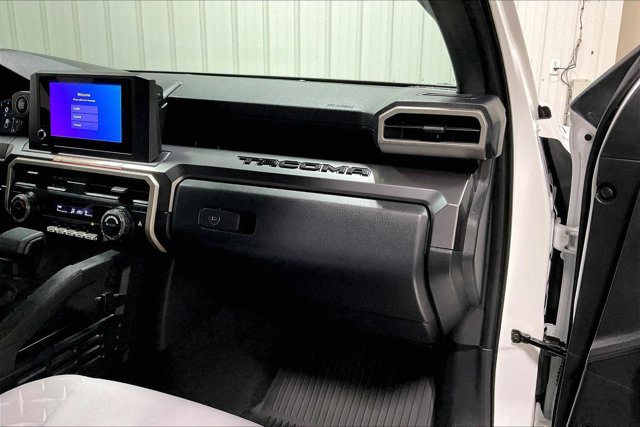 Certified 2025 Toyota Tacoma SR5 AWD/4WD image 17