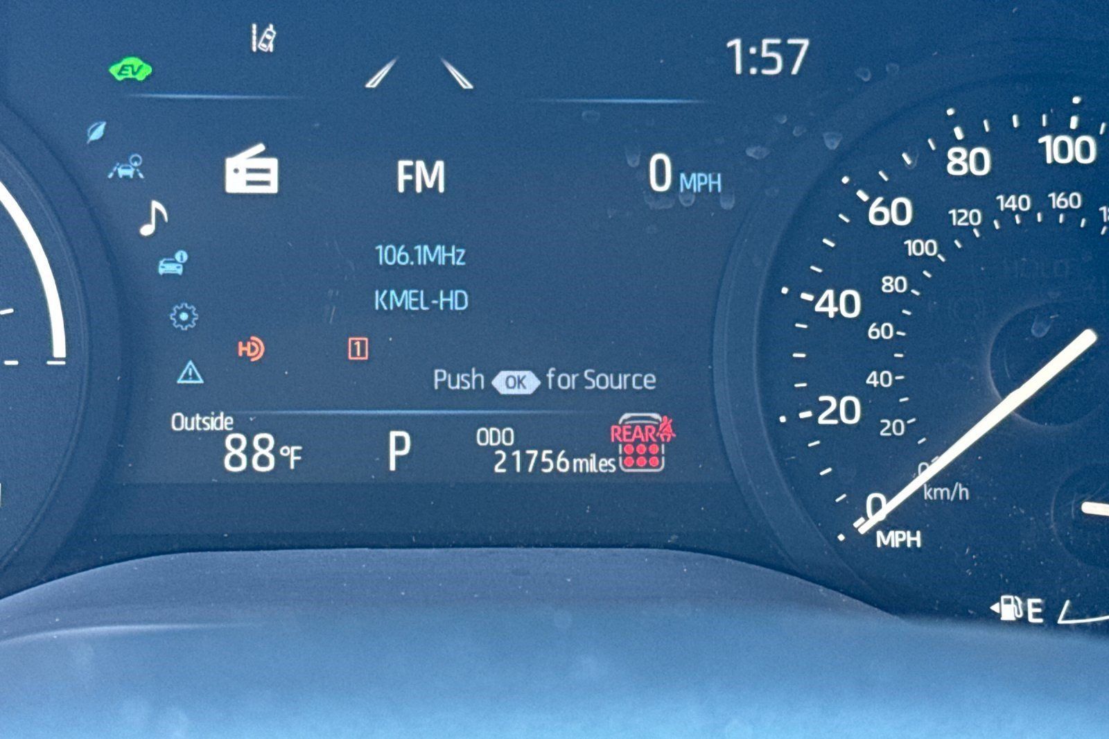 Used 2026 Toyota Sienna XLE FWD image 23