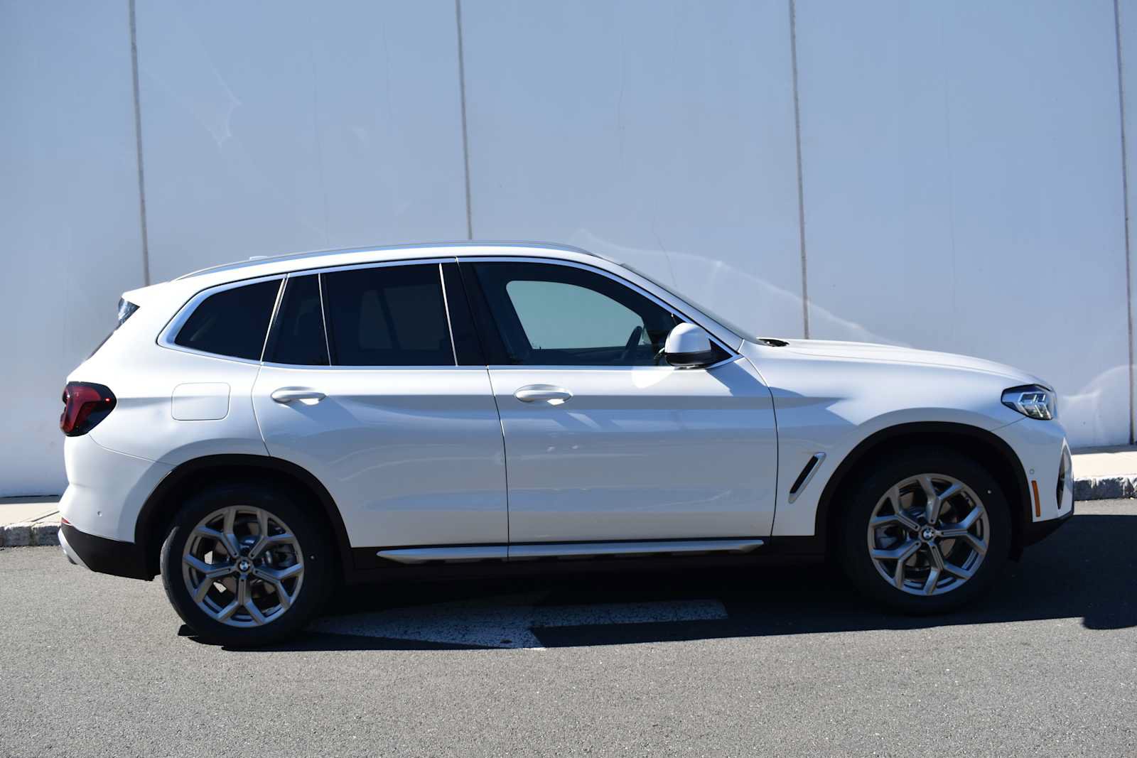 Used 2024 BMW X3 xDrive30i w/ Premium Package AWD/4WD image 4