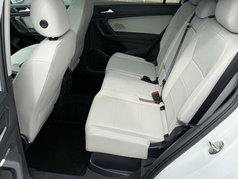 Used 2020 Volkswagen Tiguan SEL AWD/4WD image 11