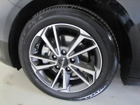 Used 2022 Kia Forte LXS image 28