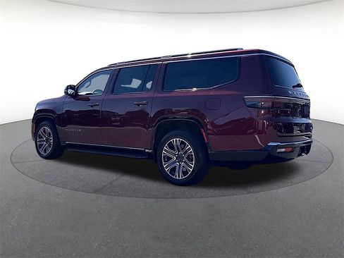 Used 2024 Jeep Wagoneer L Series II image 3