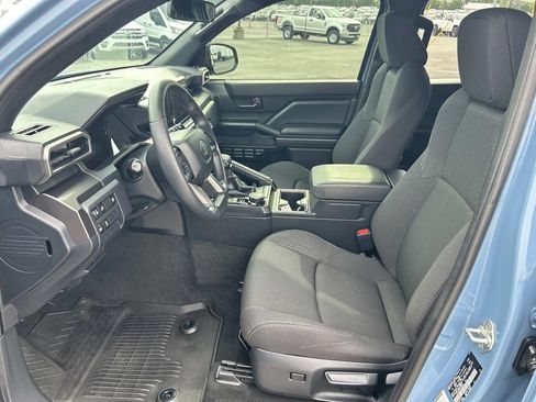 Used 2025 Toyota 4Runner SR5 AWD/4WD image 28