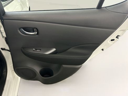 Used 2025 Nissan Leaf S FWD image 30