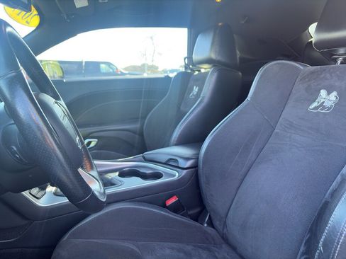 Used 2017 Dodge Challenger R/T Scat Pack w/ Leather Interior Group image 7