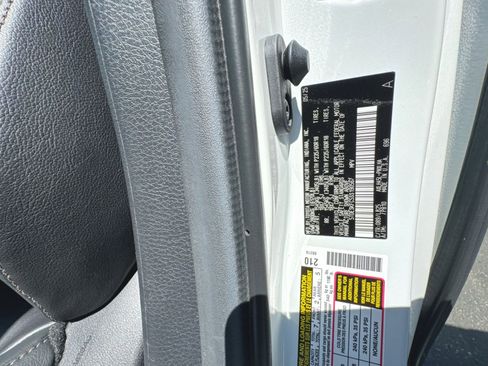 Used 2025 Toyota Sienna Platinum AWD/4WD image 38