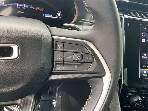 Used 2023 Jeep Grand Cherokee L Laredo image 18