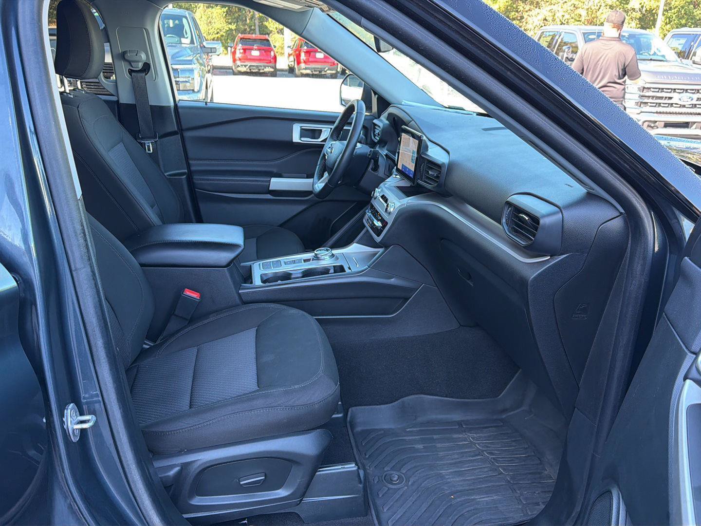 Certified 2024 Ford Explorer XLT RWD image 14