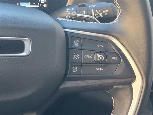 Used 2022 Jeep Grand Cherokee L Limited w/ Black Appearance Package image 34