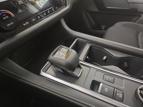 Used 2025 Nissan Pathfinder SV image 23