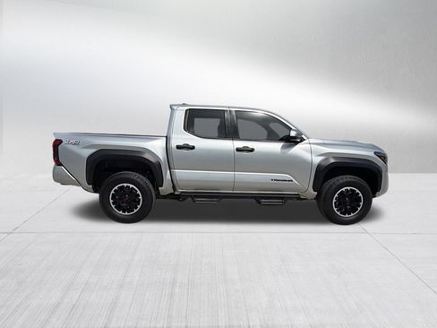 Used 2024 Toyota Tacoma TRD Off-Road AWD/4WD image 5