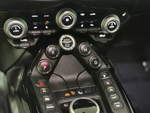 Used 2020 Aston Martin V8 Vantage Coupe RWD image 17