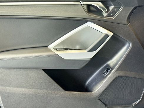 Used 2020 Audi Q3 2.0T Premium w/ Convenience Package image 16