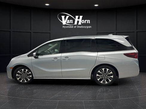 Used 2025 Honda Odyssey Elite image 4