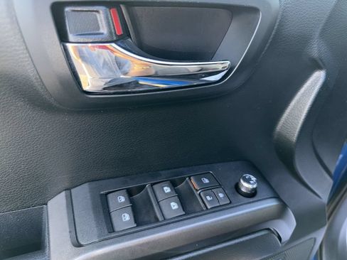 Used 2017 Toyota Tacoma TRD Off-Road AWD/4WD image 15
