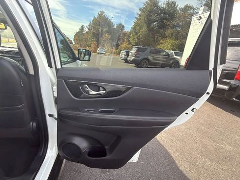 Used 2017 Nissan Rogue SL w/ SL Premium Package image 33