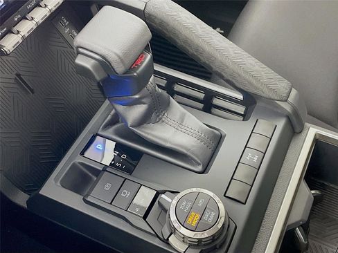 Used 2025 Toyota Tacoma TRD Off-Road image 21