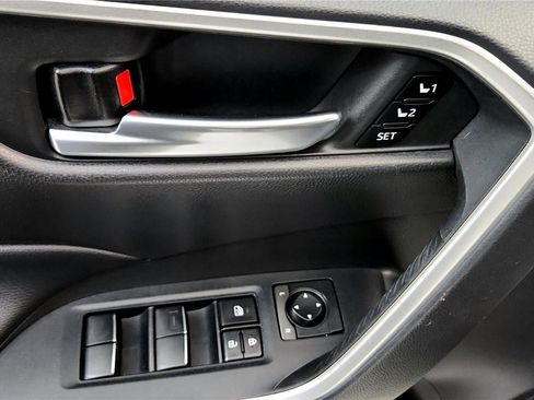 Used 2021 Toyota RAV4 XLE Premium AWD/4WD image 23