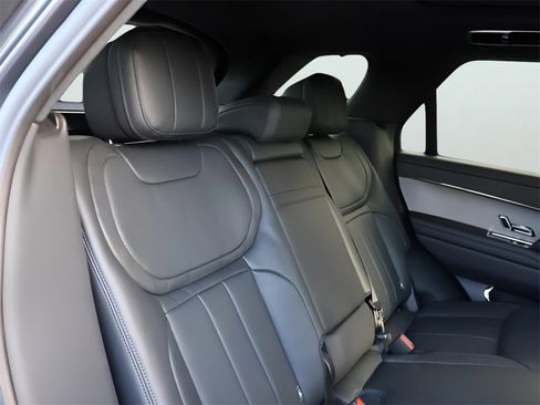 New 2026 Land Rover Range Rover Sport Dynamic SE image 13
