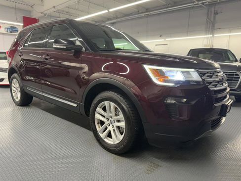 Used 2018 Ford Explorer XLT w/ Equipment Group 202A image 5