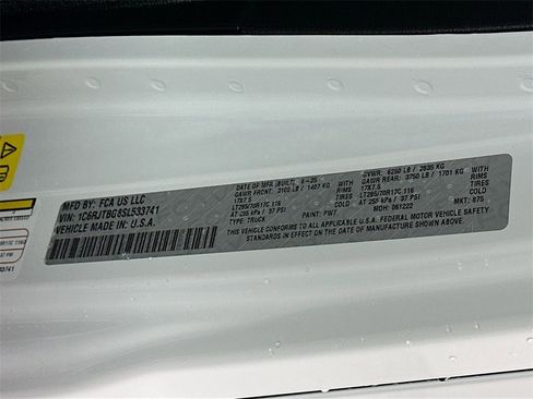 New 2025 Jeep Gladiator Rubicon w/ Convenience Group image 19