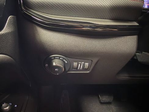 Used 2025 Jeep Compass Trailhawk AWD/4WD image 19