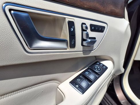 Used 2015 Mercedes-Benz E 350 4MATIC Sedan image 25