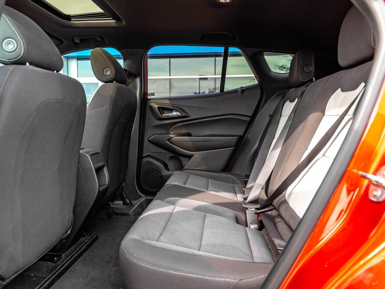 Used 2024 Chevrolet Trax RS w/ Sunroof Package FWD image 18