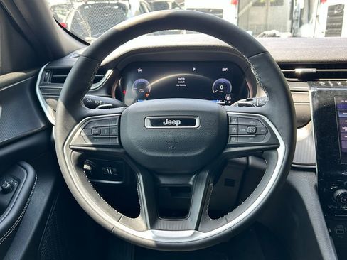 Used 2023 Jeep Grand Cherokee Altitude AWD/4WD image 15