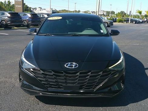 Certified 2021 Hyundai Elantra SEL w/ Convenience + Premium Package image 18