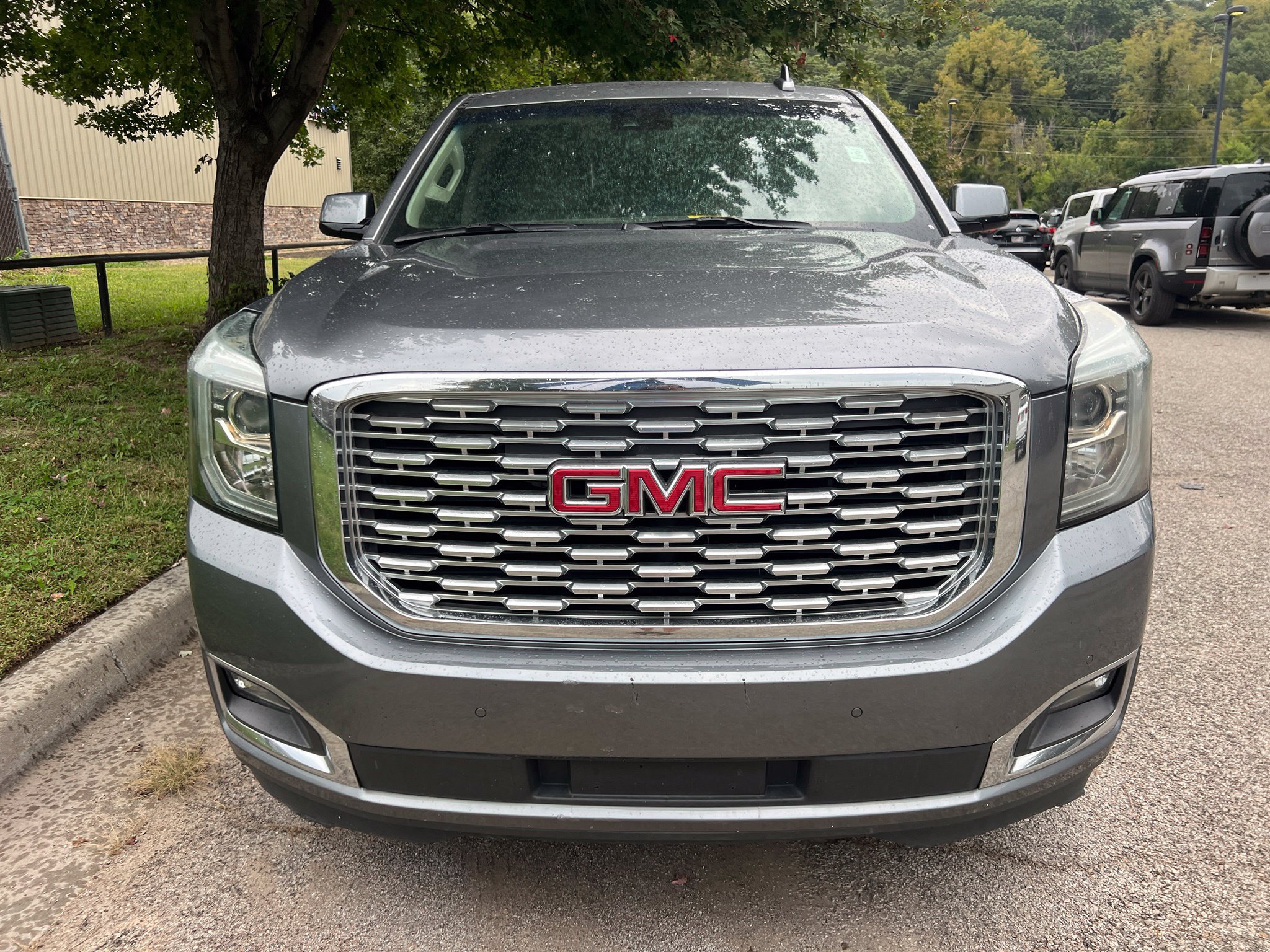 Used 2020 GMC Yukon XL Denali w/ Denali Premium Package AWD/4WD image 2