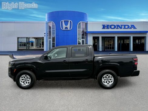 Used 2024 Nissan Frontier SV AWD/4WD image 3