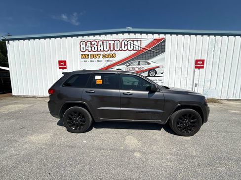Used 2019 Jeep Grand Cherokee Altitude RWD image 9