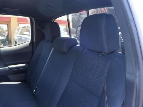 Used 2019 Toyota Tacoma TRD Off-Road AWD/4WD image 31