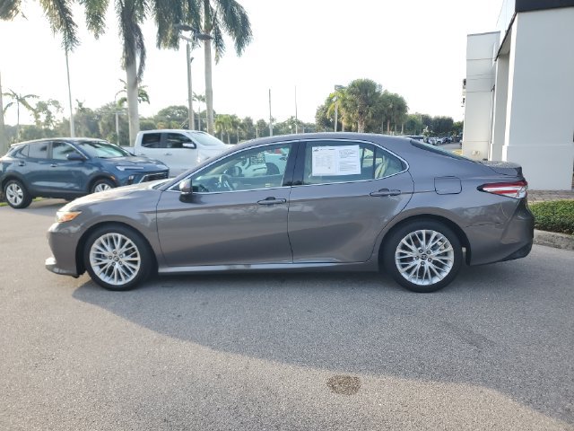 Used 2018 Toyota Camry XLE FWD image 2