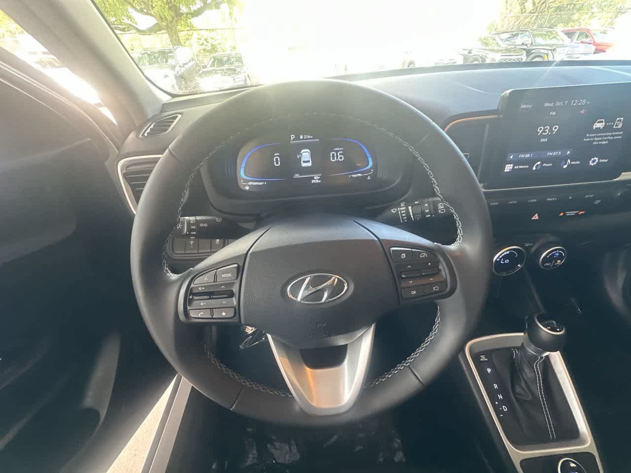Used 2024 Hyundai Venue SEL FWD image 15